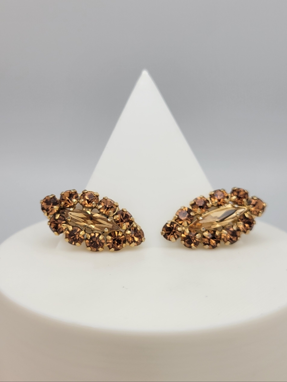 Vintage 50s 60s Topaz Rhinestone Gold Tone Clip On Earrings